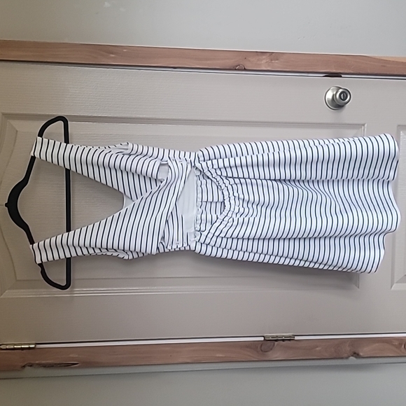 LC Lauren Conrad adorable sleeveless dress with open back cross design w buttons - Picture 4 of 5